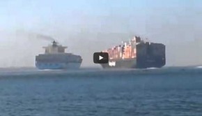 Espectacular colisión entre dos buques de carga